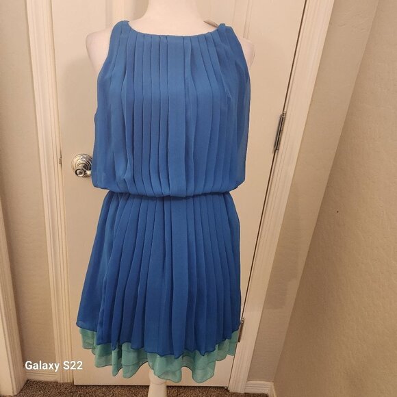 Jessica Simpson Pleated Dress. NWT. Size Medium - Picture 1 of 13